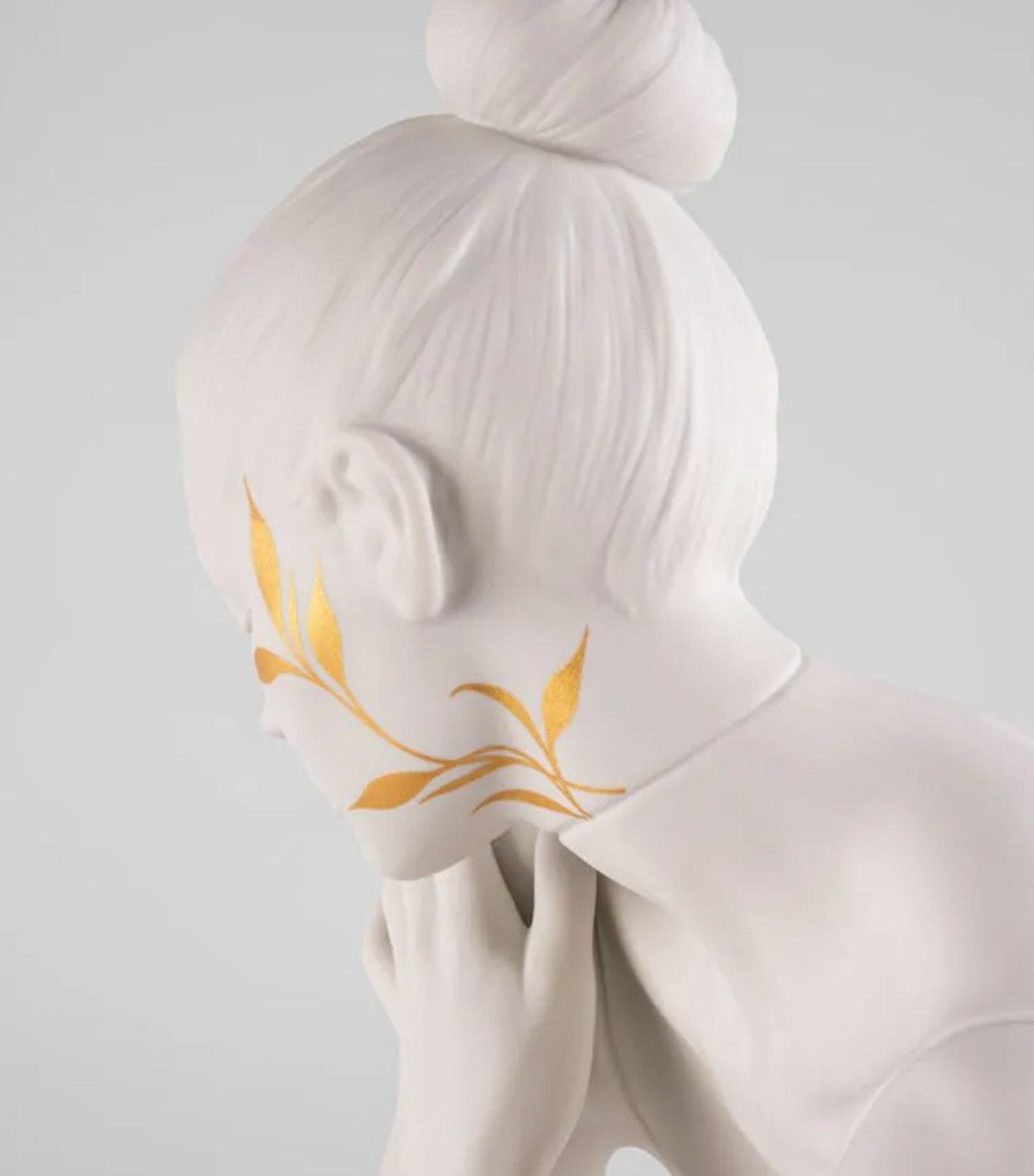 Reflections of Nature - Her Sculpture. White-gold