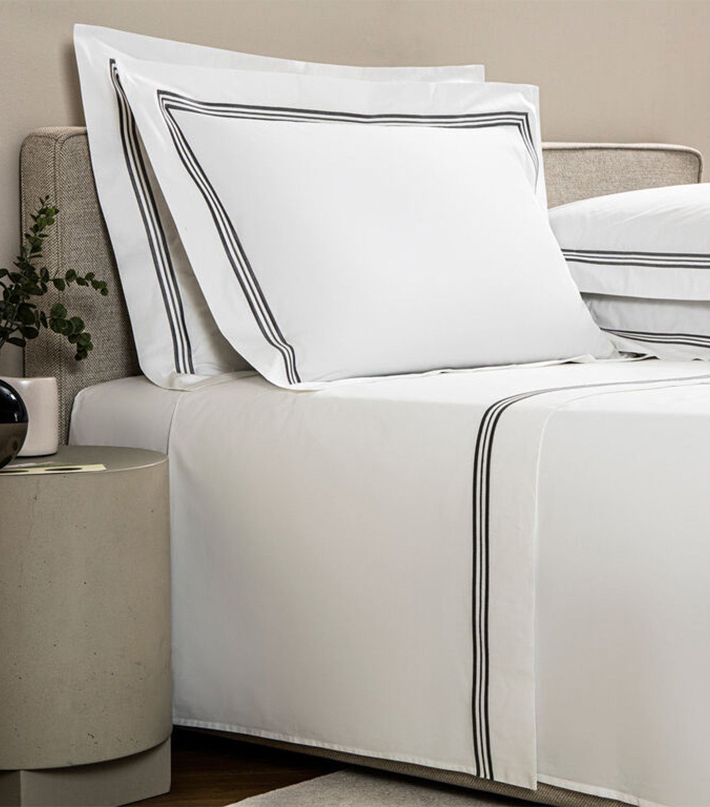 Triplo Bourdon Duvet Cover White/Slate Gray