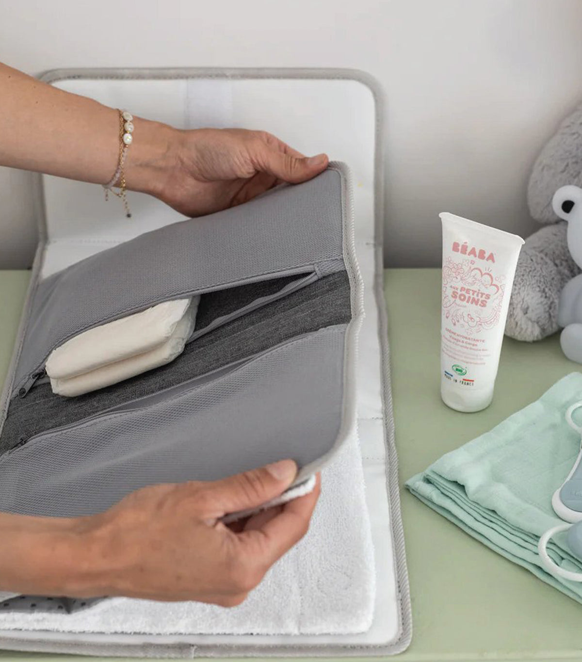 On-the-Go Changing Pouch Heather Gray