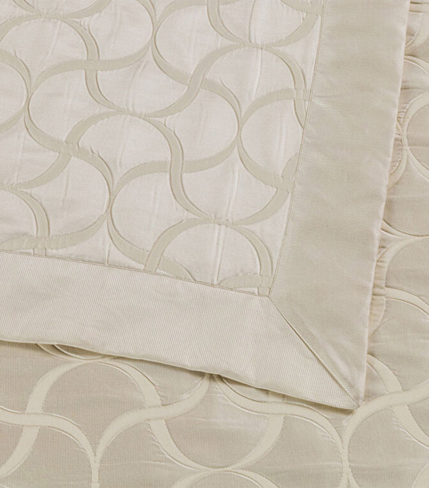 Luxury Tile Bedspread Milk