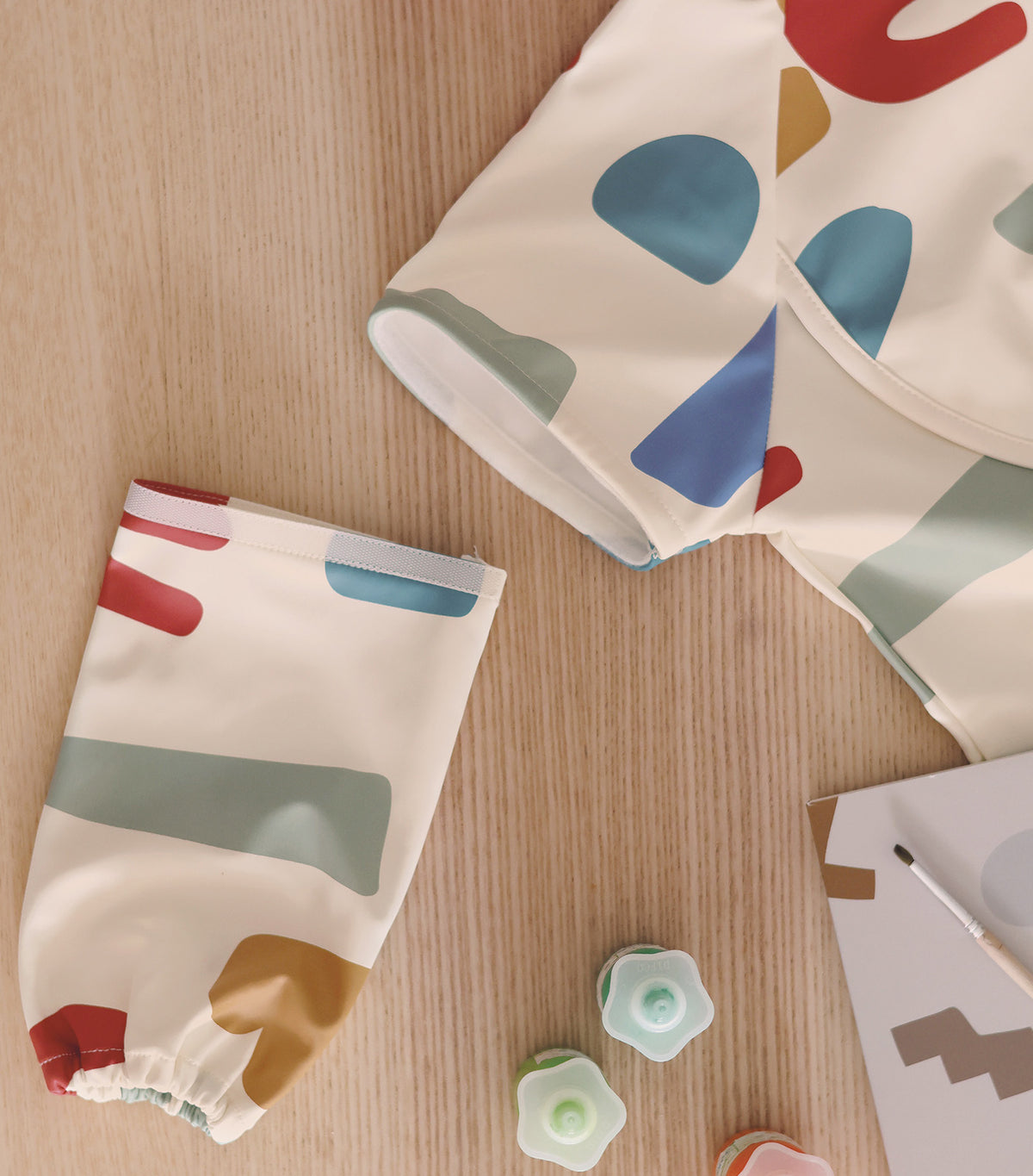 2-in-1 Bib with Removable Sleeves Playful