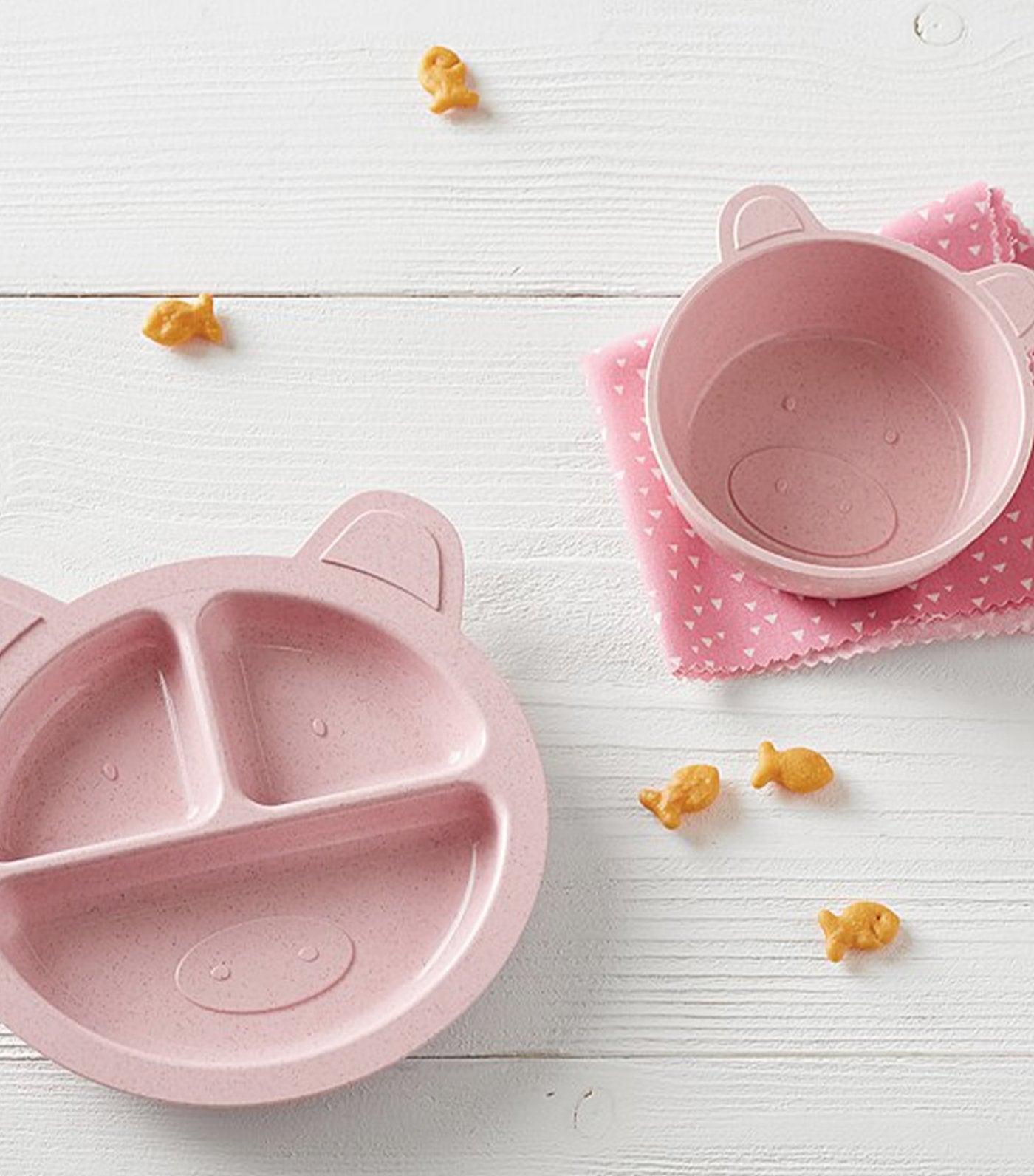 pottery barn kids piglet shaped astrik feeding set